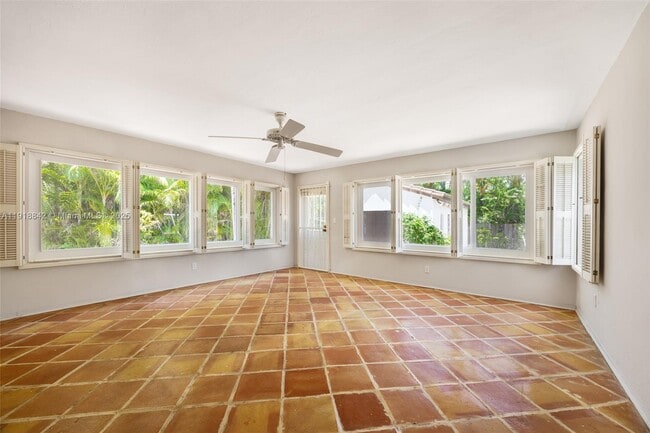 Building Photo - 451 SW 25th Rd