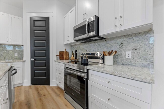 Building Photo - 518 Clinton St