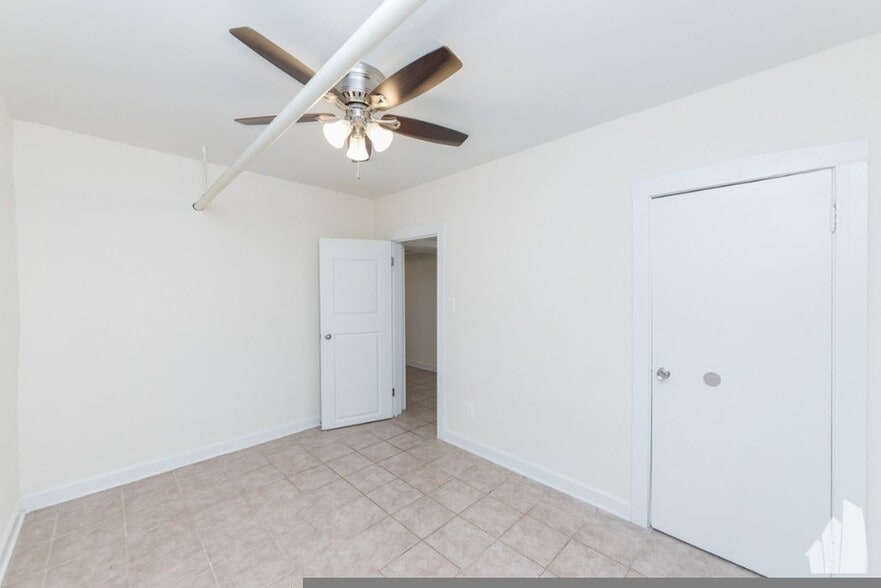 Building Photo - 4951 N Oakley Ave