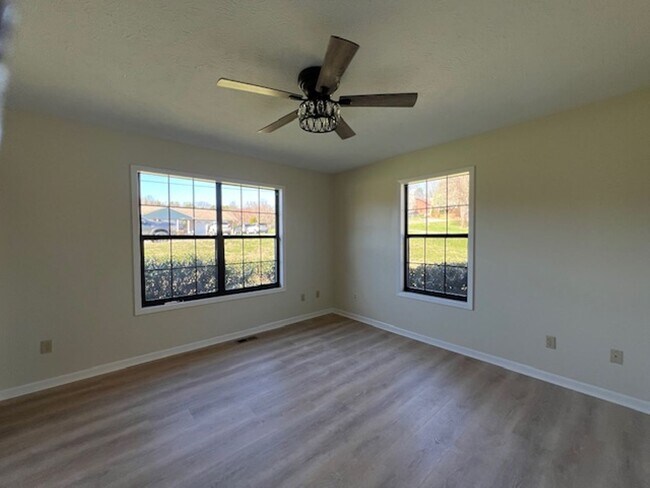 Building Photo - 2606 Dellwood Dr