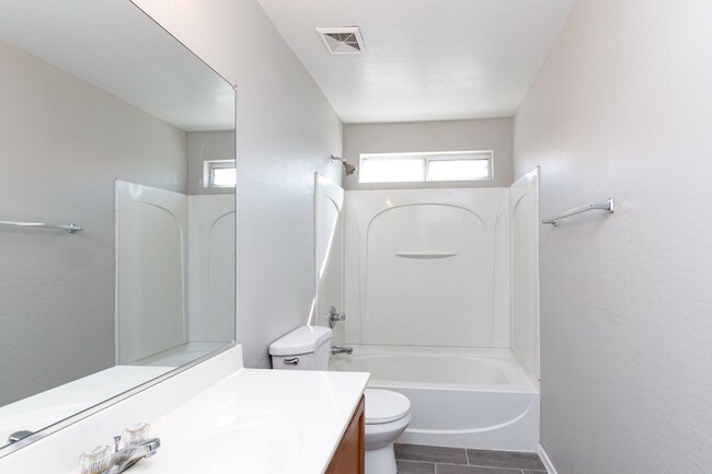 Building Photo - 31569 N Sundown Dr