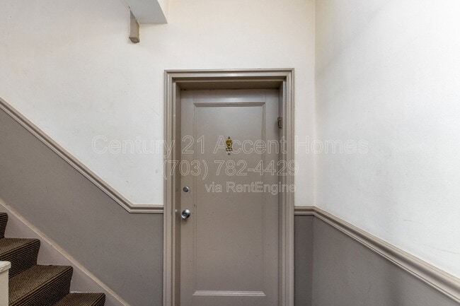 Building Photo - 1303 S Walter Reed Dr