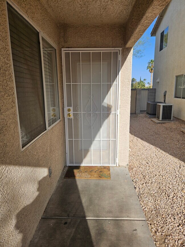 Building Photo - 6102 Hillside Bloom Ct