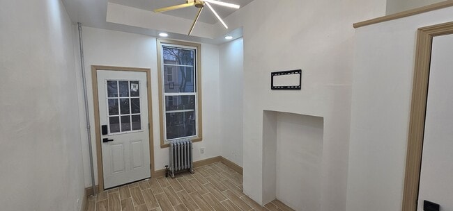 Building Photo - 70 Weirfield St