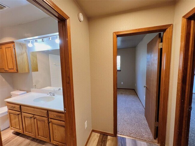 Building Photo - 213 Woodbridge Cir