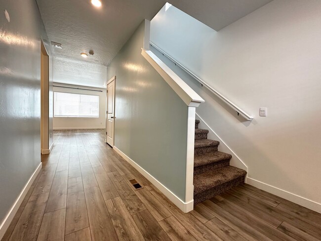 Building Photo - Great Lehi Home Now Available!