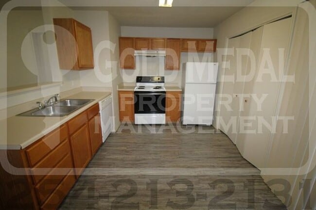 Building Photo - 306 Creek St – Unit C: Cozy Cove Living at...