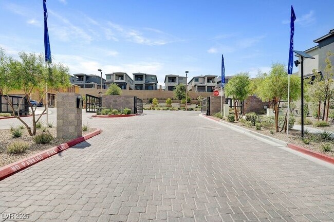 Building Photo - 1550 Rock Kestrel St