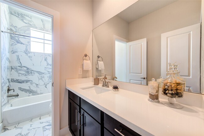 Building Photo - 8803 Hollister Pine Ct