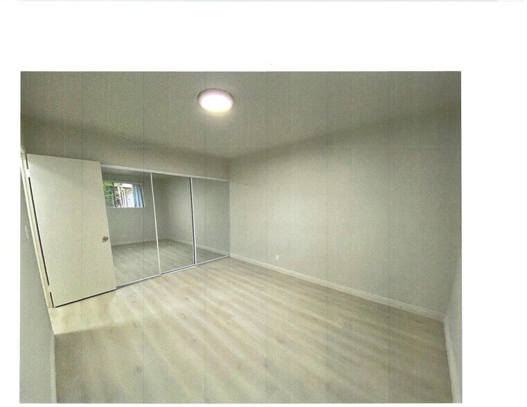 bedroom - 1472 S Wooster St