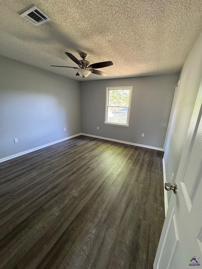 Building Photo - 700 Fieldstone Rd