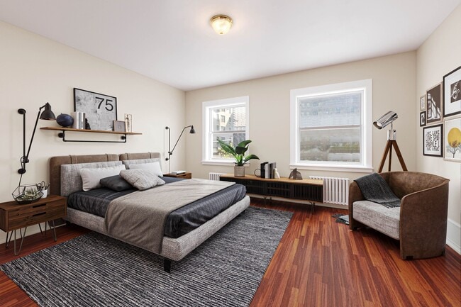 Building Photo - 313 W 71st St