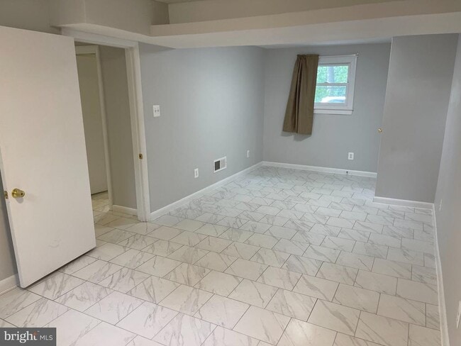 Building Photo - 271 Crandell Rd