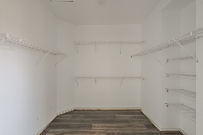 Building Photo - 2111 Welch St