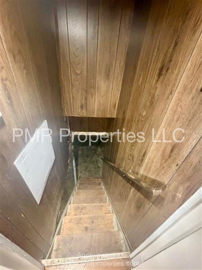 Building Photo - 3 Bedrooms/ 1 Bathroom House