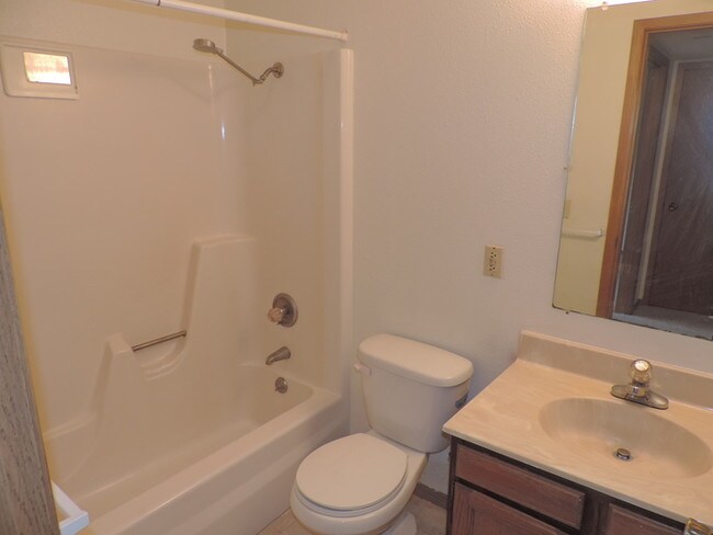 Building Photo - $1025 | 2 Bedroom, 1 Bathroom Condo | Cat ...