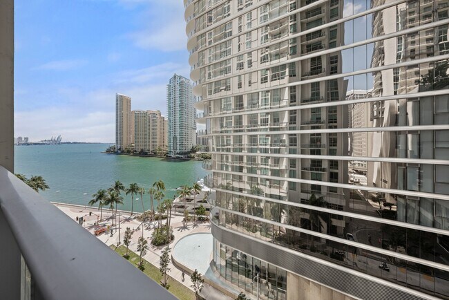 Building Photo - 300 S Biscayne Blvd