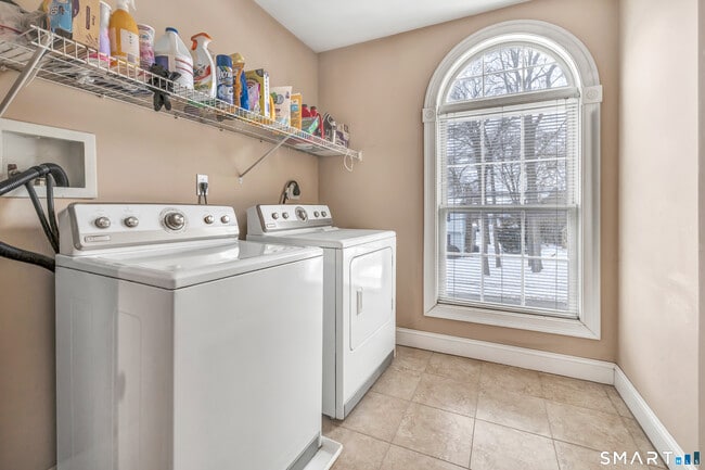 Building Photo - 240 Highland Ave