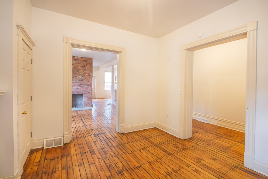 Building Photo - 328 Franklin Ave