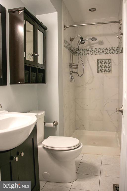 Building Photo - 204 Michele Cir