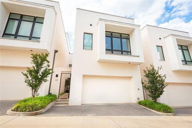 Primary Photo - 610 N Oak Cliff Blvd