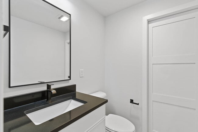 Building Photo - 806 W Alderson St