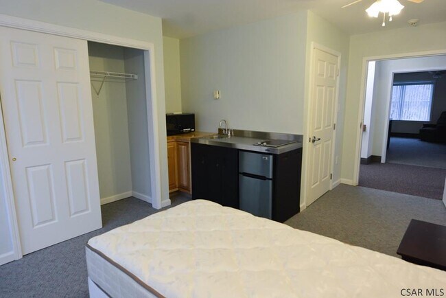 Building Photo - 13 1st St