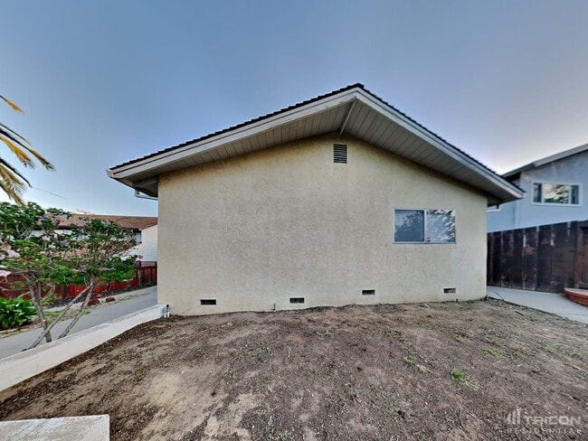 Building Photo - 809 Putnam St