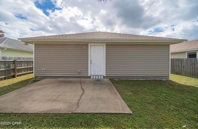 Building Photo - 3127 Douglas Rd