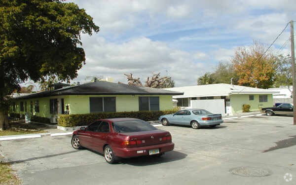 Primary Photo - 925 NE 17th Ave