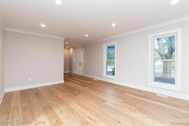 Building Photo - 5485 Hammersmith Dr