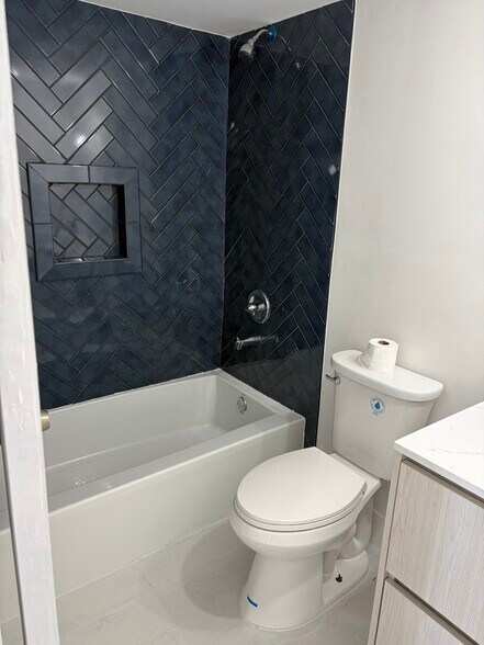 Building Photo - 1228 West Ave