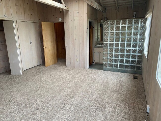 Building Photo - 65 E Carmel Valley Rd