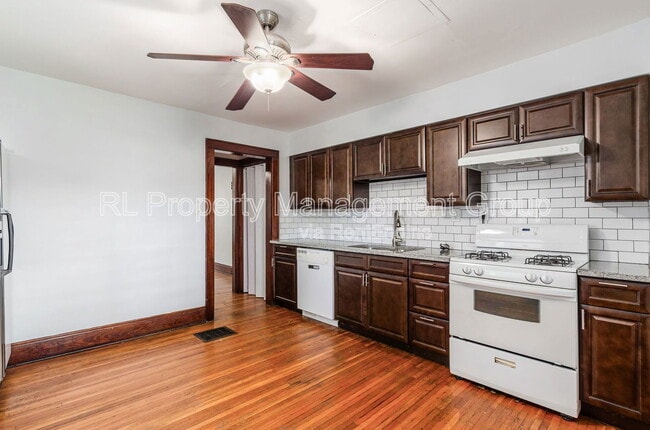 Building Photo - 247 E Jenkins Ave