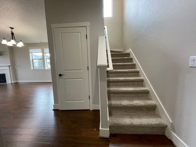 Building Photo - Lovely North Plains 4Bd 2.5Ba Home with Ja...