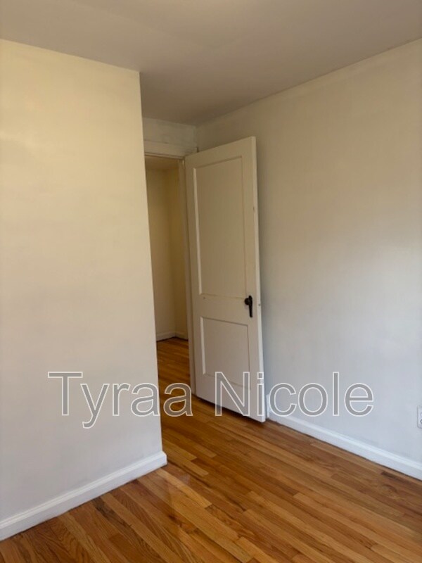 Building Photo - 1939 Ewald Cir