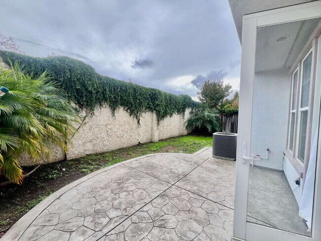 Building Photo - 668 Granite Ln