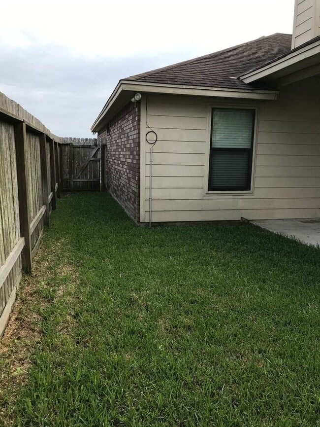 Building Photo - No Application Fees*