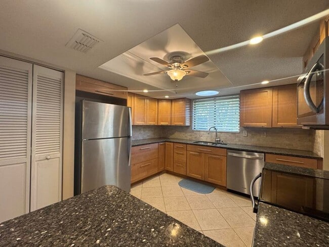 Building Photo - 3/2 in Pelican Bay