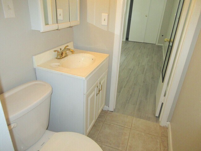 Building Photo - SPRING BRANCH CONDO WITH ALL BILLS PAID!