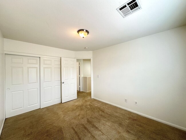 Building Photo - 560 Playa Linda Pl