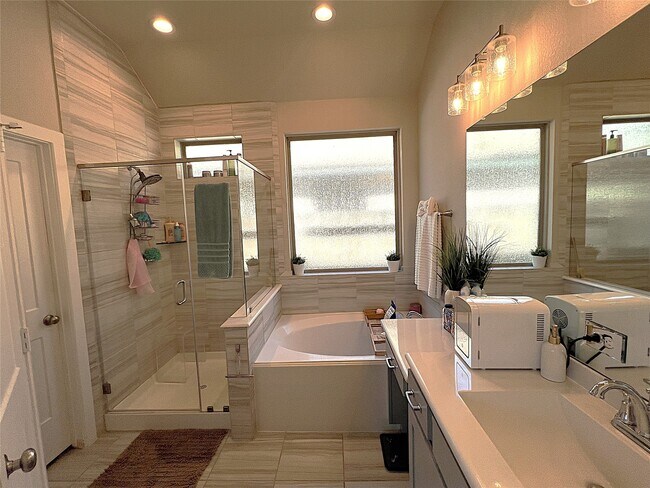 Building Photo - 16303 Tawny Emperor Dr