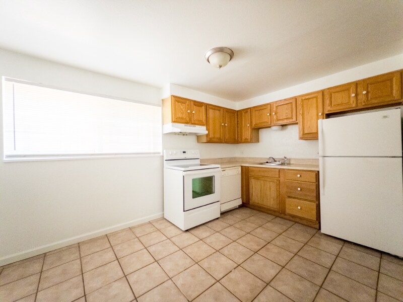 Building Photo - 2136 Friendship Pl