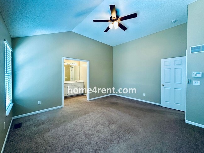 Building Photo - Four Bedroom Olathe Home in a Quiet Neighb...
