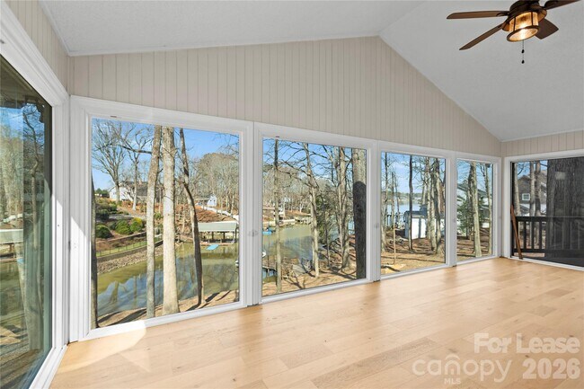 Building Photo - 280 Lakeview Shores Loop
