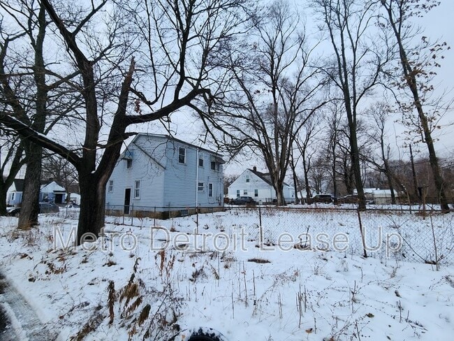 Building Photo - 12000 Plainview Ave