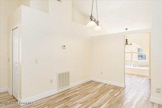 Building Photo - 6651 Fawn Ridge Dr