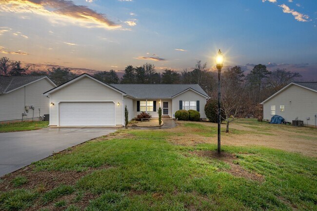 Building Photo - Amazing Home on Large Lot/3-BD 2-BTH in Ly...