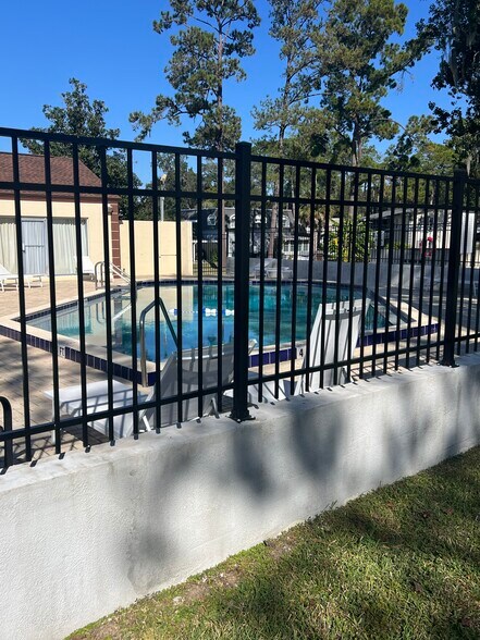 Building Photo - 1525 SE 25th St