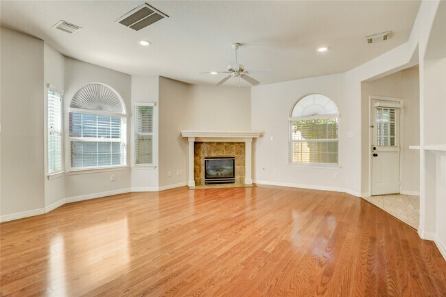 Building Photo - 7630 N Linpar Ct